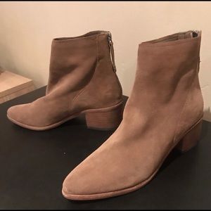 Like new Dolce vita tan suede booties size 8